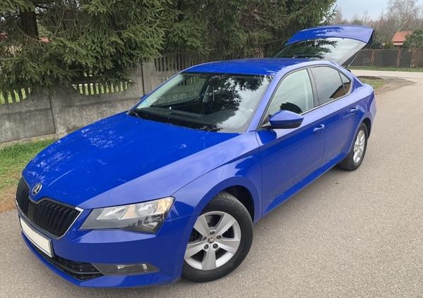 Skoda Superb cena 69900 przebieg: 137000, rok produkcji 2018 z Człopa małe 742